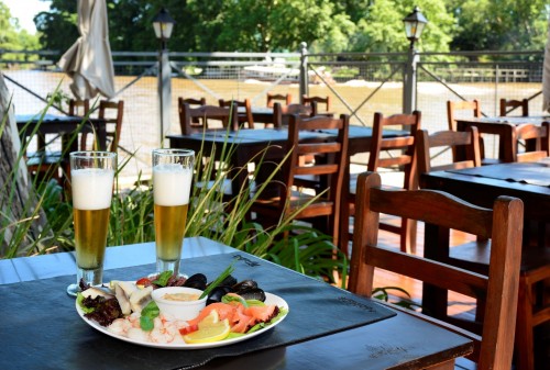 bamuba-turismo-delta-del-parana-almuerzo-en-el-rio